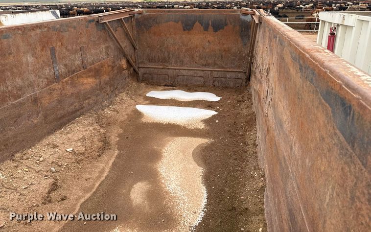 image for item EQ4901 2004 Sterling L8500 dump truck