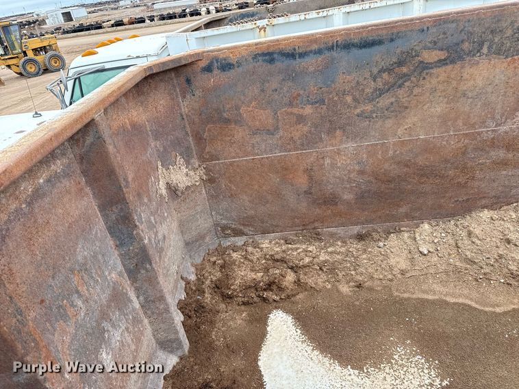 image for item EQ4901 2004 Sterling L8500 dump truck