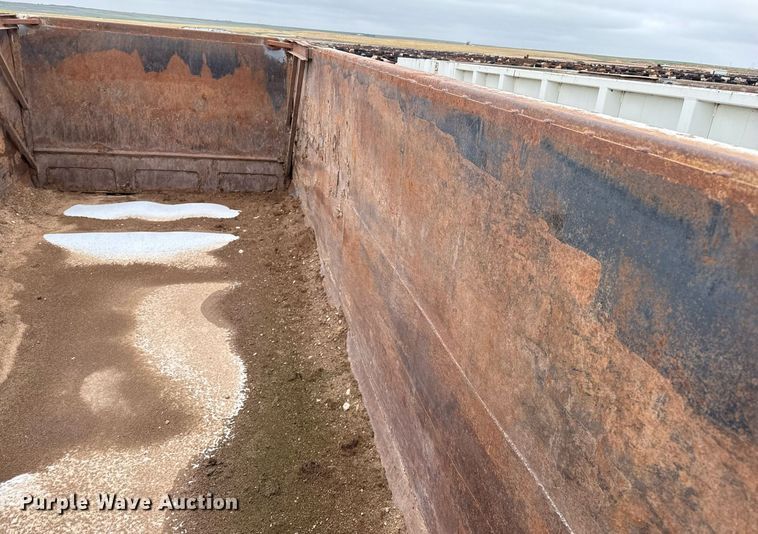 image for item EQ4901 2004 Sterling L8500 dump truck