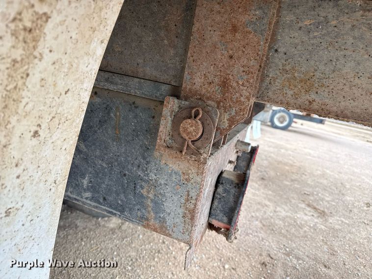 image for item EQ4901 2004 Sterling L8500 dump truck