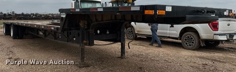 image for item EQ4927 2004 Transcraft drop deck trailer