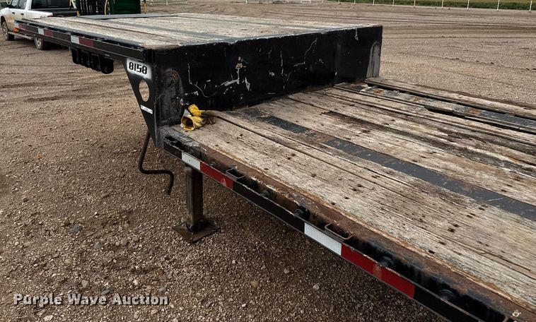 image for item EQ4927 2004 Transcraft drop deck trailer
