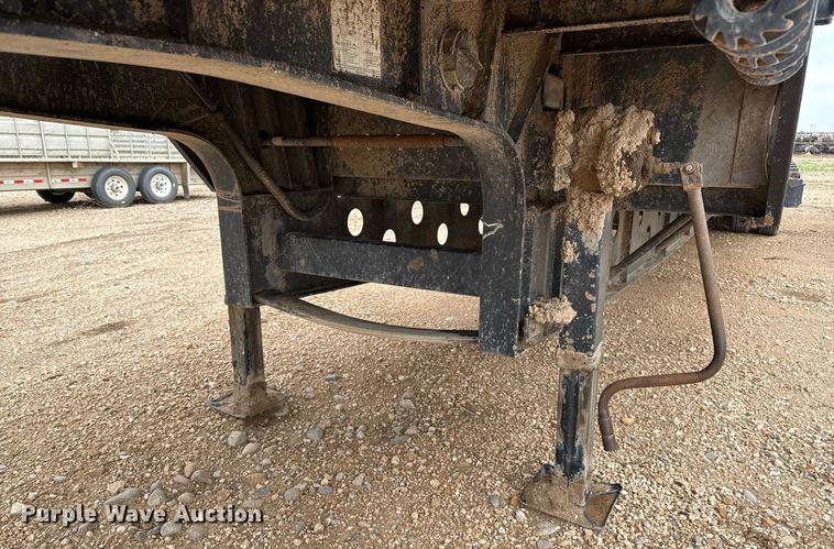 image for item EQ4927 2004 Transcraft drop deck trailer