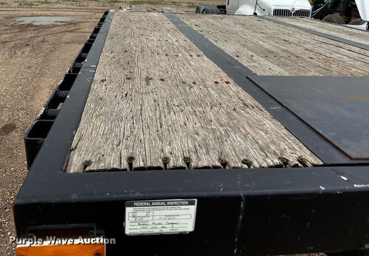 image for item EQ4927 2004 Transcraft drop deck trailer