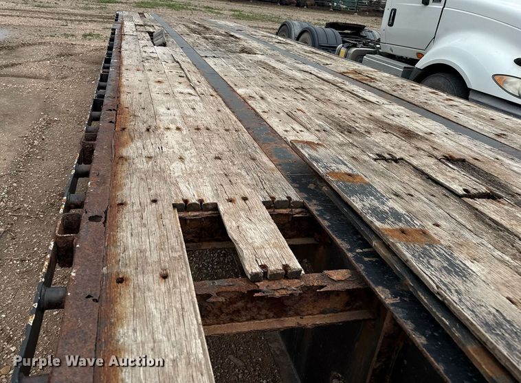 image for item EQ4927 2004 Transcraft drop deck trailer