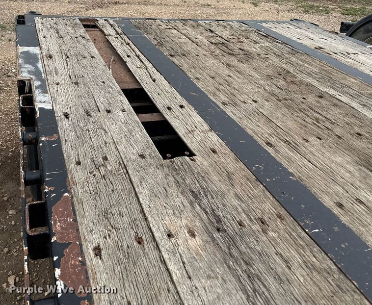 image for item EQ4927 2004 Transcraft drop deck trailer