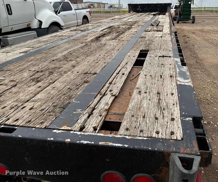 image for item EQ4927 2004 Transcraft drop deck trailer