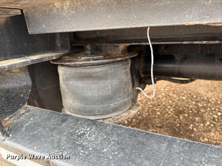 image for item EQ4927 2004 Transcraft drop deck trailer