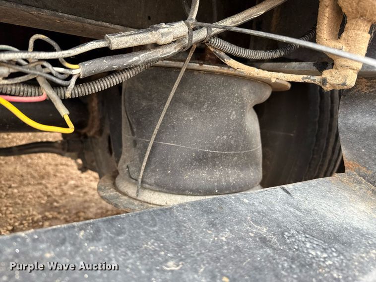 image for item EQ4927 2004 Transcraft drop deck trailer