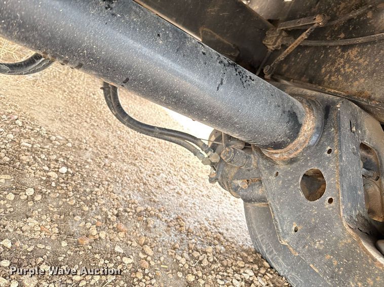 image for item EQ4927 2004 Transcraft drop deck trailer