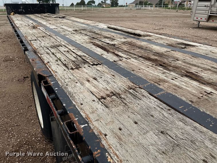 image for item EQ4927 2004 Transcraft drop deck trailer