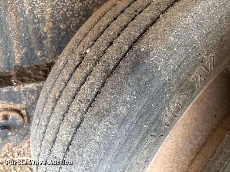 image for item EQ4927 2004 Transcraft drop deck trailer