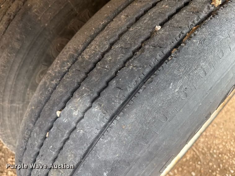 image for item EQ4927 2004 Transcraft drop deck trailer