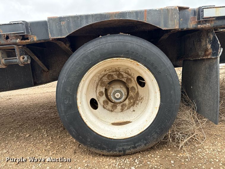 image for item EQ4927 2004 Transcraft drop deck trailer