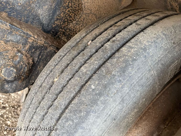 image for item EQ4927 2004 Transcraft drop deck trailer