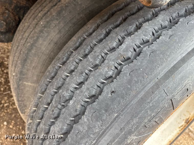 image for item EQ4927 2004 Transcraft drop deck trailer