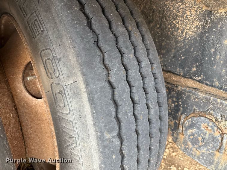 image for item EQ4927 2004 Transcraft drop deck trailer