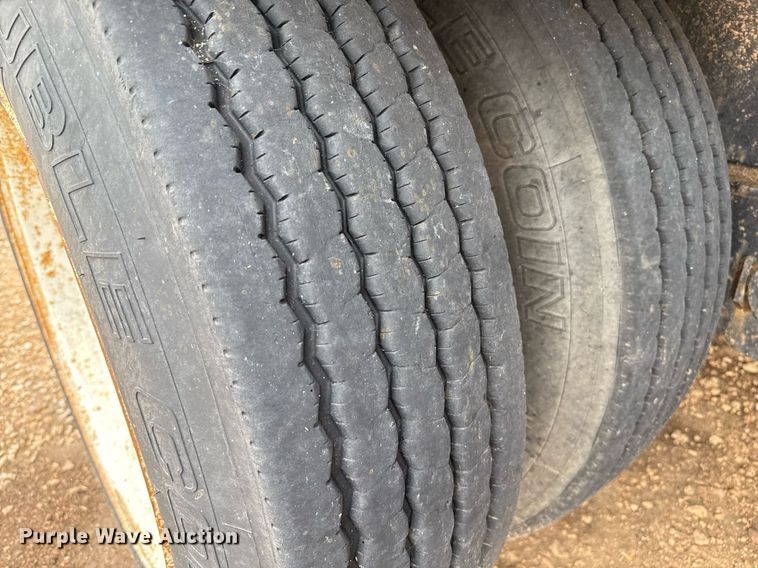 image for item EQ4927 2004 Transcraft drop deck trailer