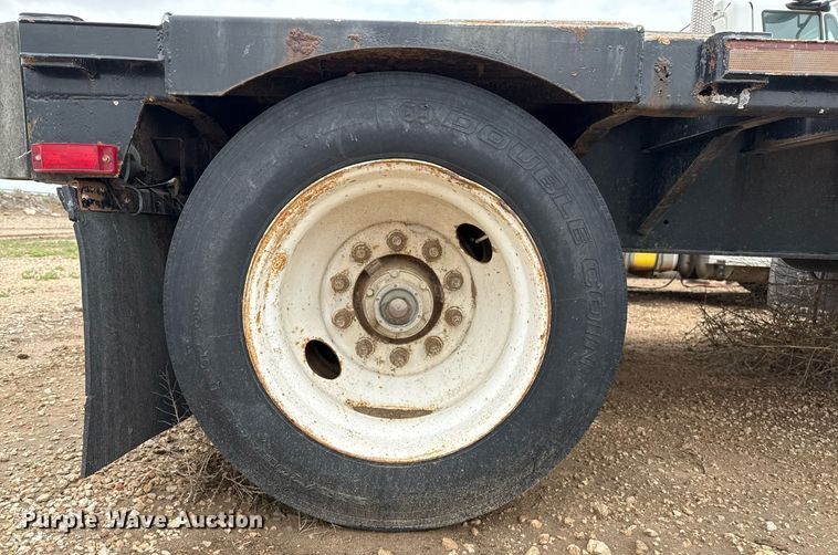 image for item EQ4927 2004 Transcraft drop deck trailer