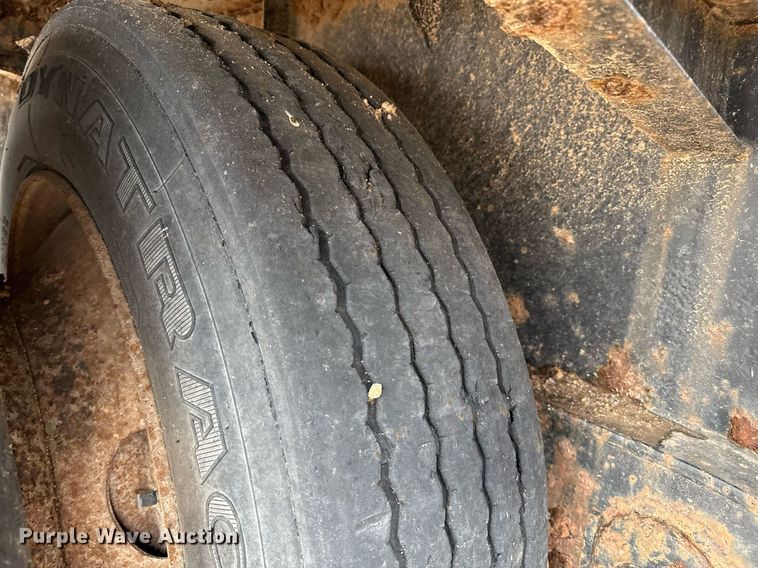 image for item EQ4927 2004 Transcraft drop deck trailer