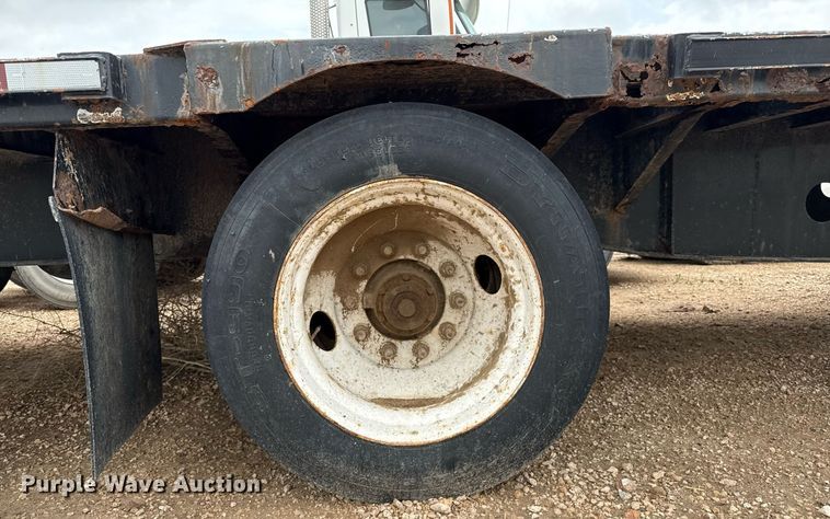 image for item EQ4927 2004 Transcraft drop deck trailer