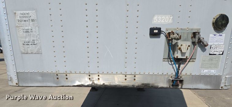 image for item EQ6555 2010 Wabash dry van trailer