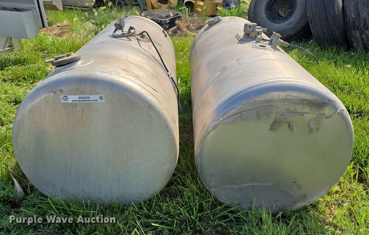 image for item ER5276 (2) Peterbilt fuel tanks
