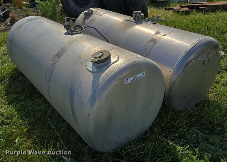 image for item ER5276 (2) Peterbilt fuel tanks