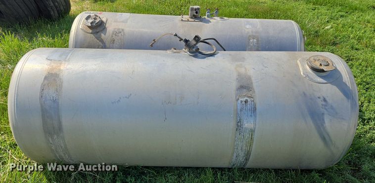 image for item ER5276 (2) Peterbilt fuel tanks