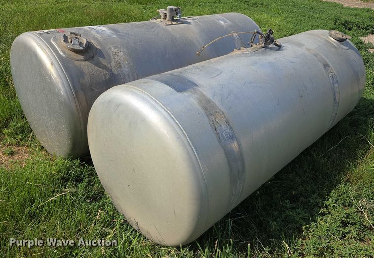 image for item ER5276 (2) Peterbilt fuel tanks