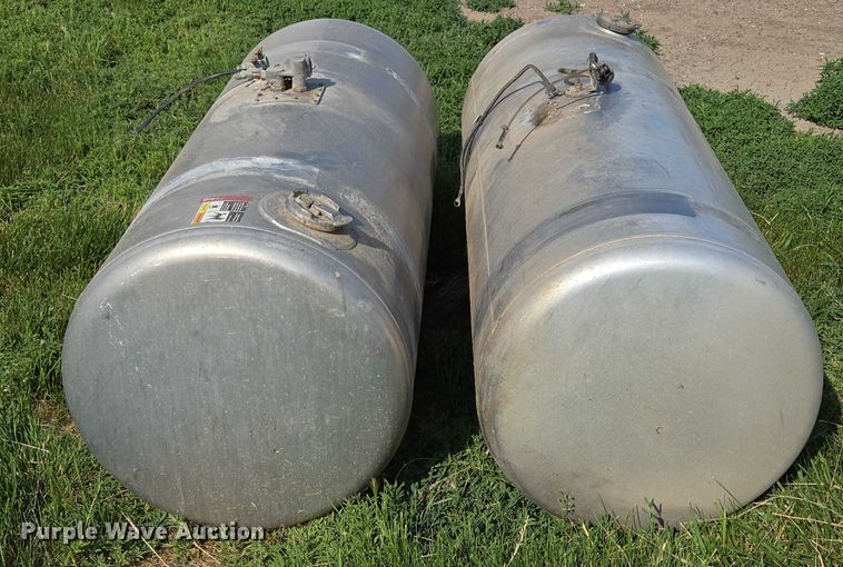 image for item ER5276 (2) Peterbilt fuel tanks