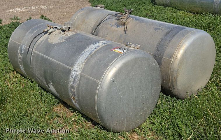 image for item ER5276 (2) Peterbilt fuel tanks