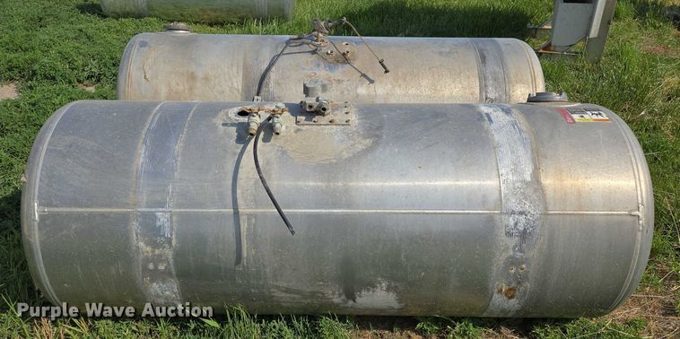 image for item ER5276 (2) Peterbilt fuel tanks