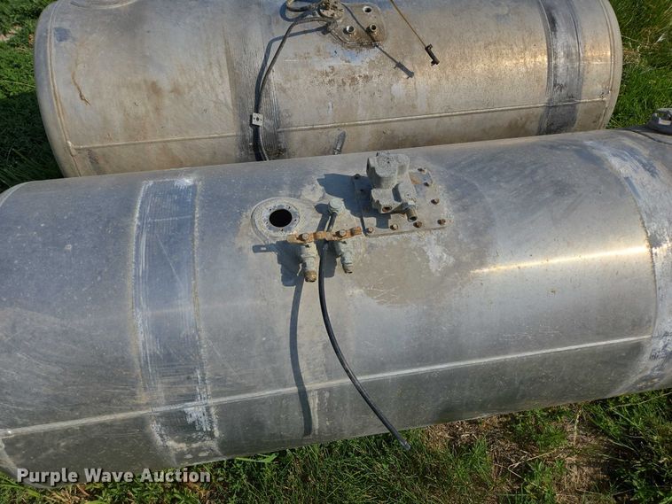 image for item ER5276 (2) Peterbilt fuel tanks