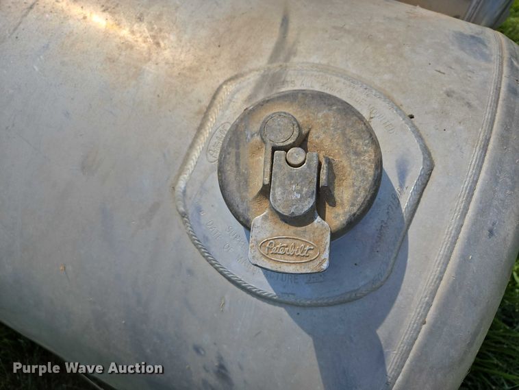 image for item ER5276 (2) Peterbilt fuel tanks