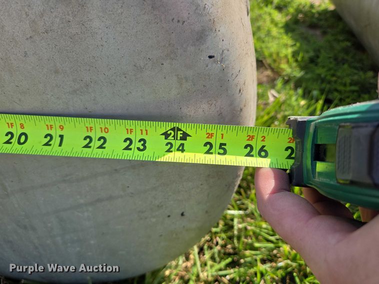 image for item ER5276 (2) Peterbilt fuel tanks