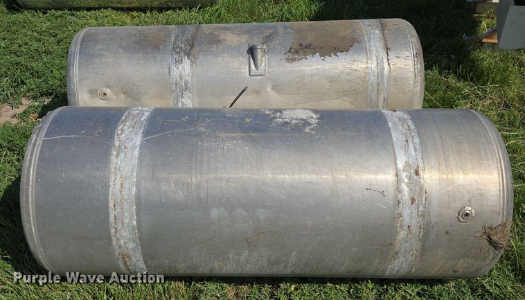 image for item ER5276 (2) Peterbilt fuel tanks