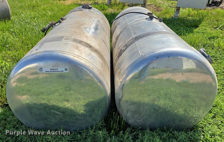 image for item ER5277 (2) Peterbilt fuel tanks