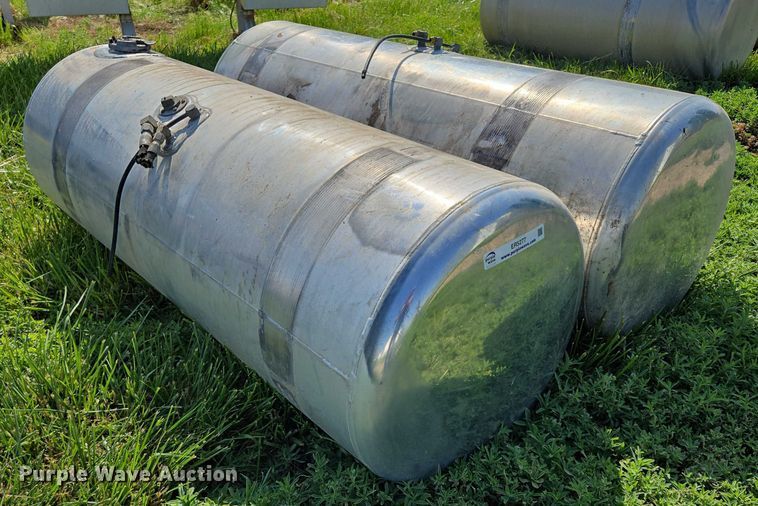 image for item ER5277 (2) Peterbilt fuel tanks