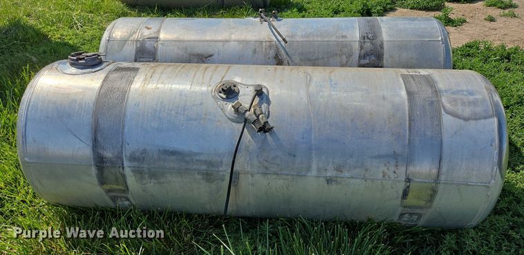 image for item ER5277 (2) Peterbilt fuel tanks
