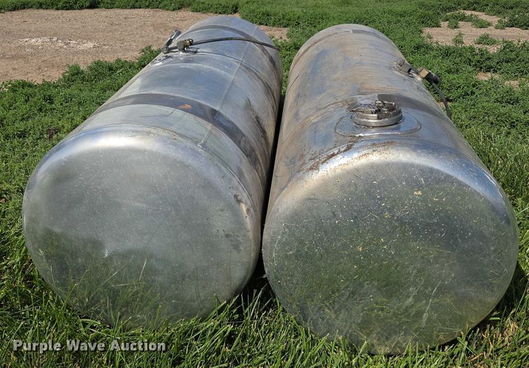 image for item ER5277 (2) Peterbilt fuel tanks