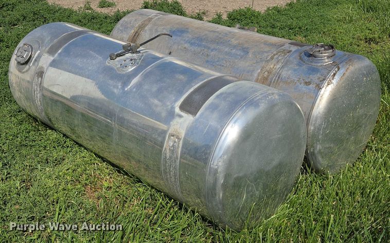 image for item ER5277 (2) Peterbilt fuel tanks