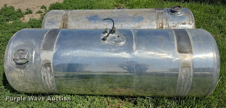 image for item ER5277 (2) Peterbilt fuel tanks