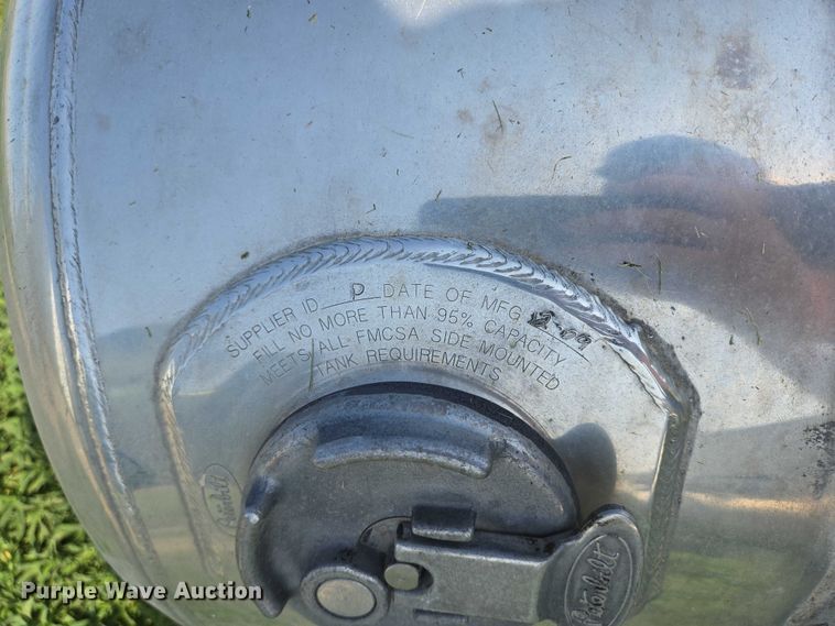 image for item ER5277 (2) Peterbilt fuel tanks