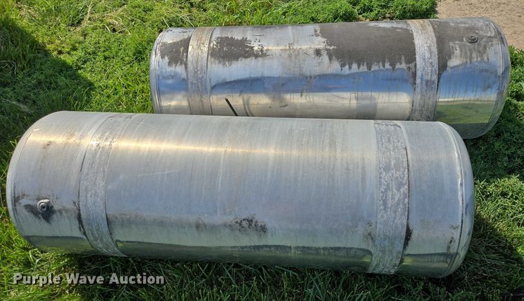 image for item ER5277 (2) Peterbilt fuel tanks