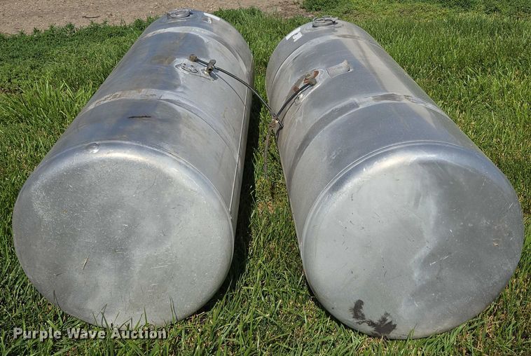 image for item ER5278 (2) Peterbilt fuel tanks