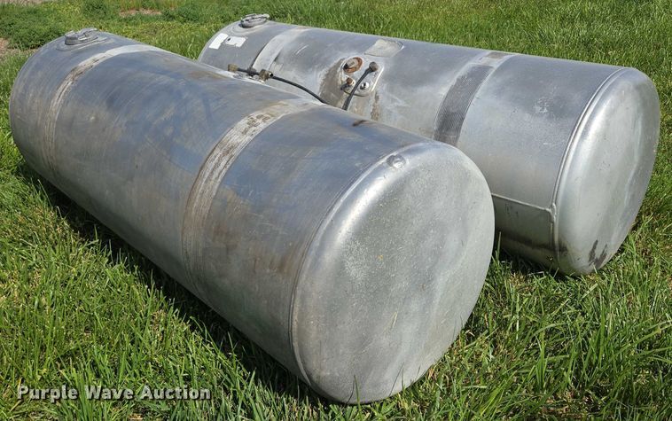 image for item ER5278 (2) Peterbilt fuel tanks