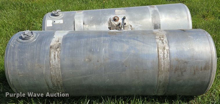 image for item ER5278 (2) Peterbilt fuel tanks