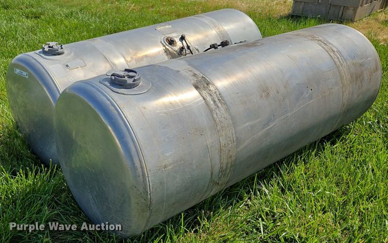 image for item ER5278 (2) Peterbilt fuel tanks