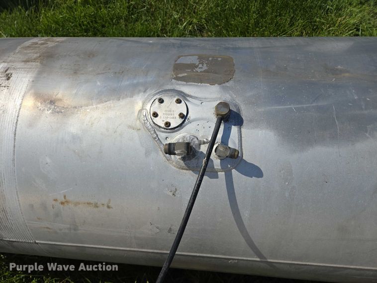 image for item ER5278 (2) Peterbilt fuel tanks
